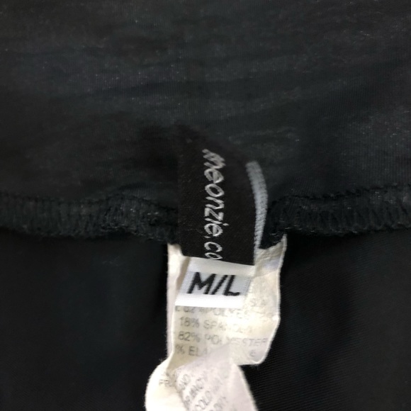 Onzie black striped shimmer print capri leggings  sz M/L - Picture 7 of 7